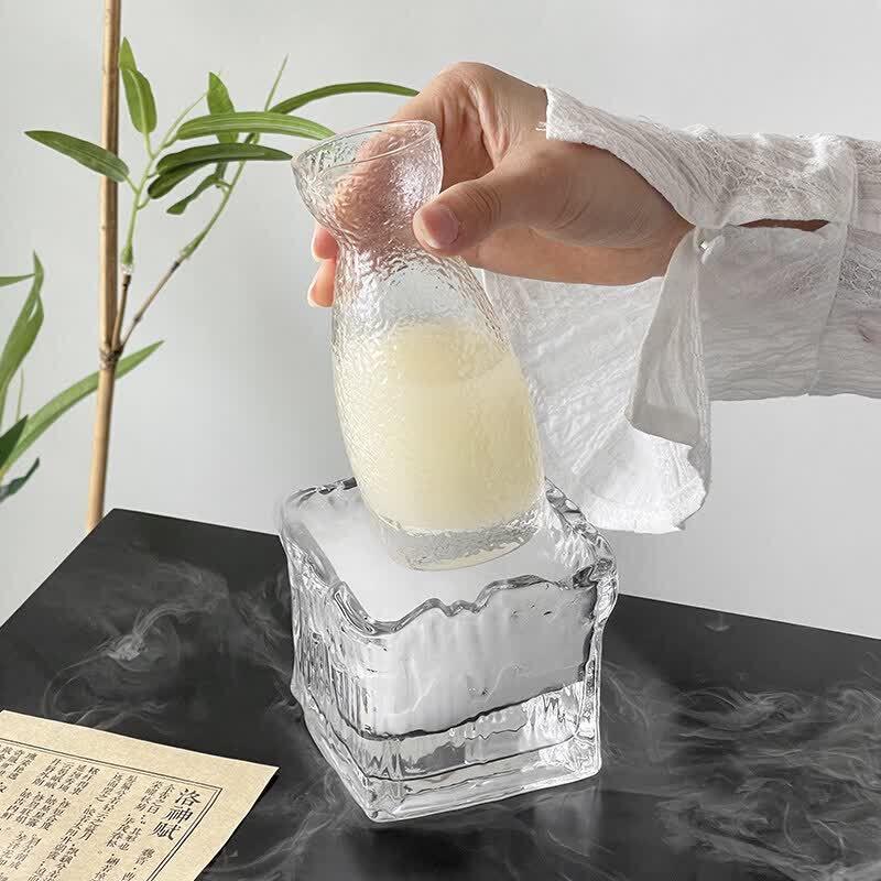 UOSO Japanese Hammered Glass Sake Set