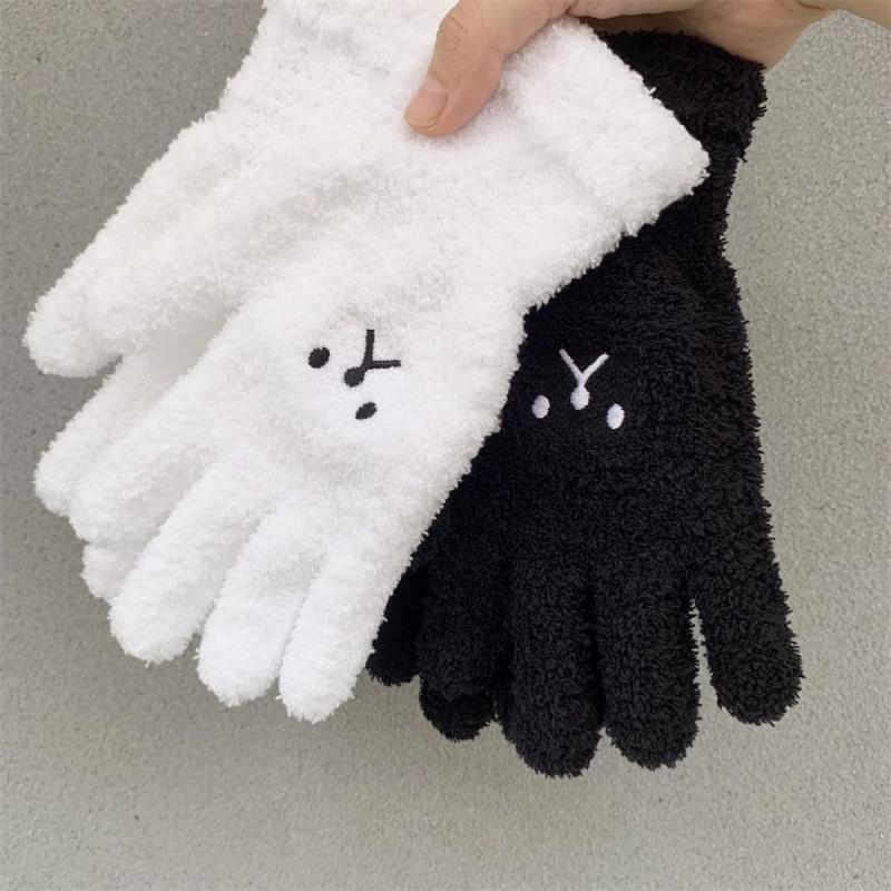 Cute Cartoon Bear Embroidered Thickened Warm Women's Winter Knit Plush Gloves, Cycling Gloves, Outdoor Warm Gloves