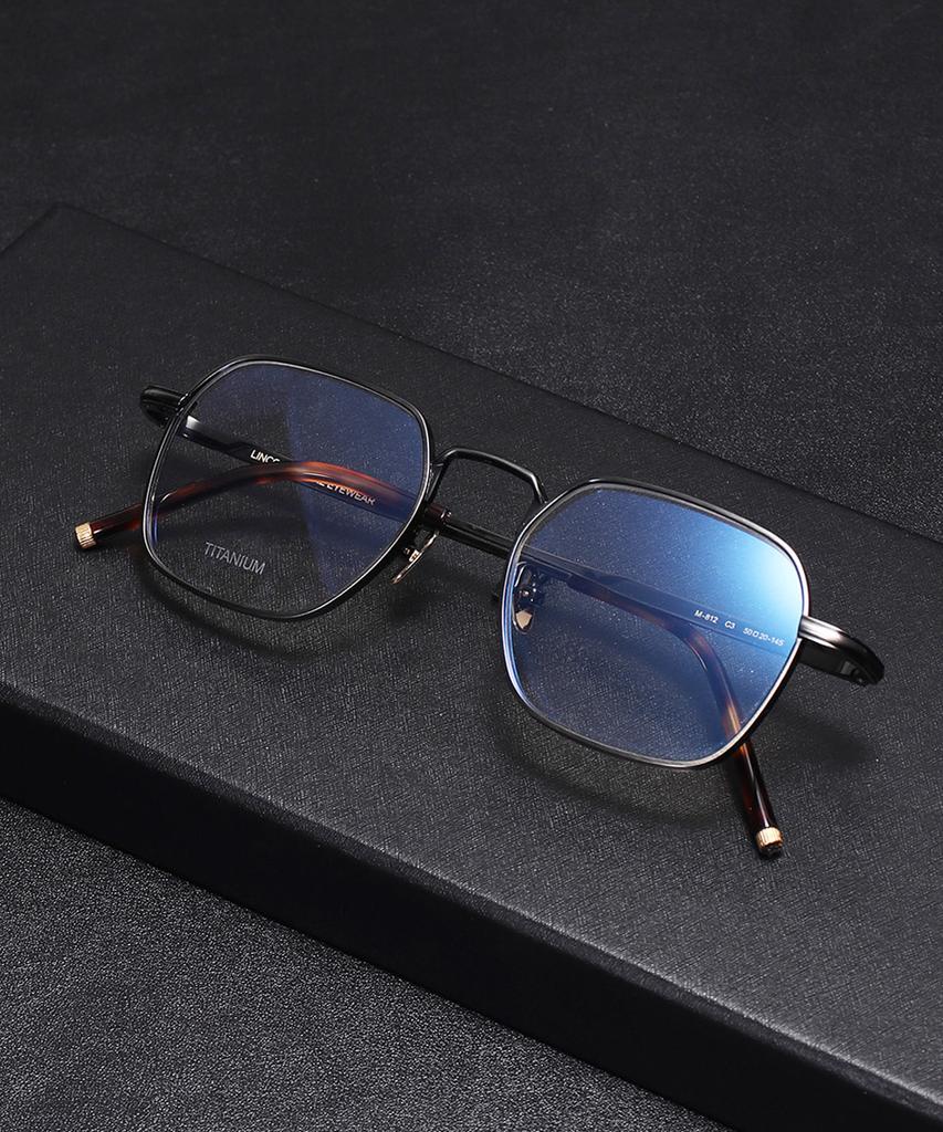Lingkeonpeuleim 812 Ip Titanium Eyeglass Frame Gray