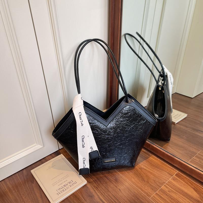 

Summer underarm shoulder bag women s bag large-capacity tote bag contrasting color versatile women s commuter bag чёрный