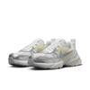 FD0736-104 V2K Run Metallic Silver White (Women's)