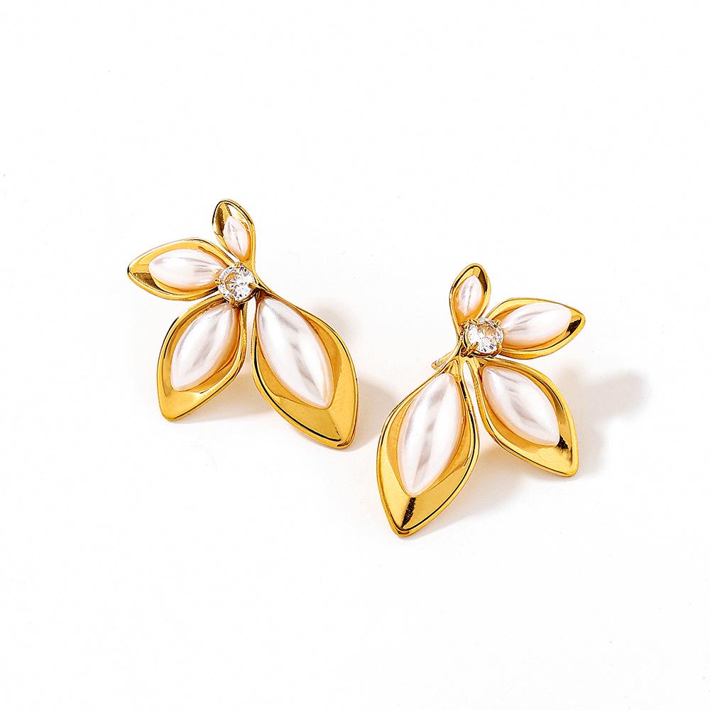 Ying Tai Europäischer/Amerikanischer Ins-Stil Hochglanz 18 Karat Gold Nicht verblassender Edelstahl & Titan Ohrstecker mit Faux-Perlen-Blütenblatt-Design
