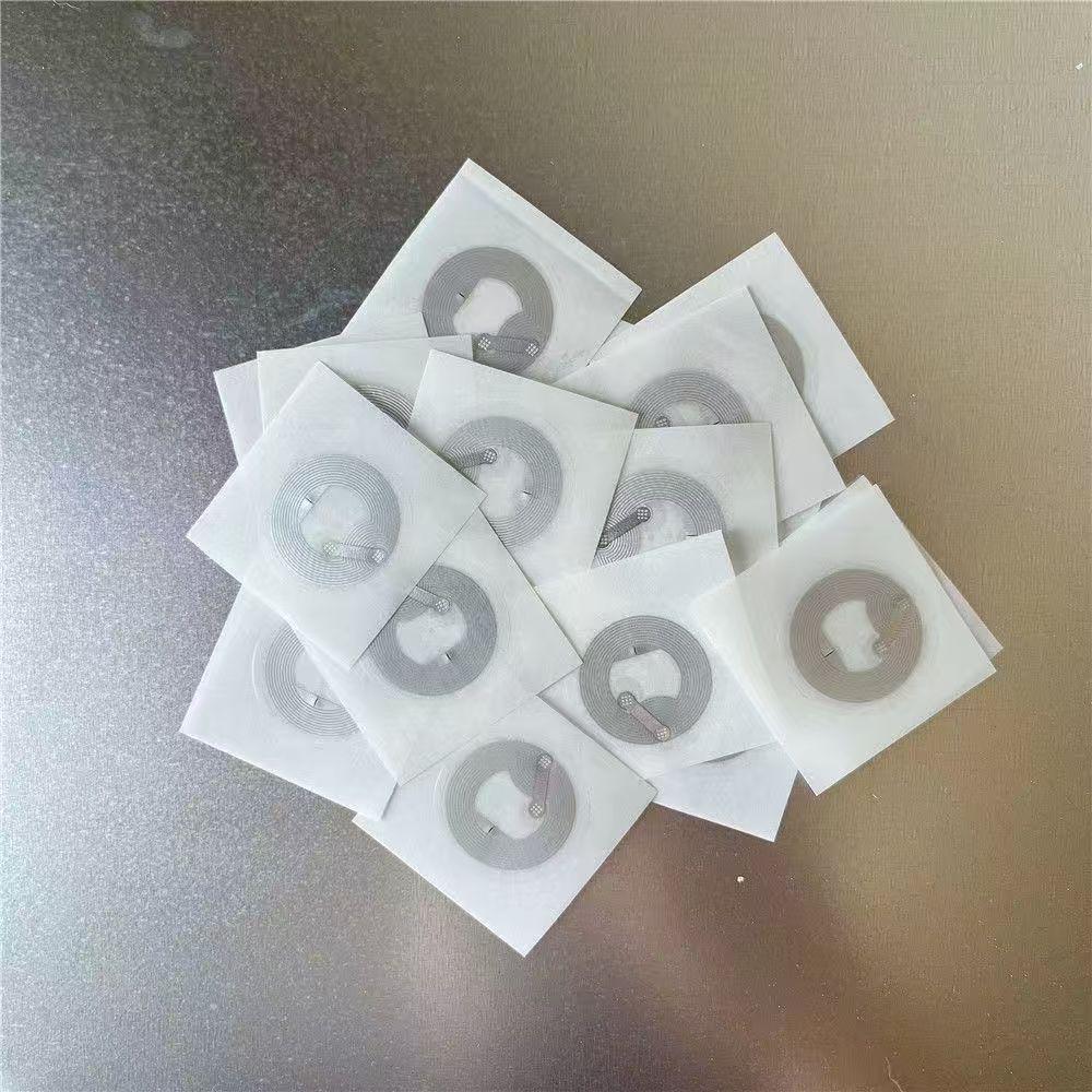 Vinyl Record Keychain: 5cm Retro Music Gift with NFC Support & Mini Coaster Function