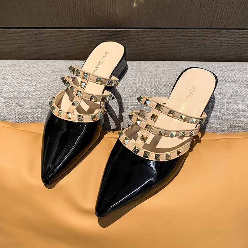 Französisches Temperament Niet High Heel Coole Slipper Damen 2025 Sommer Neu Spitz Dick Absatz Lackleder Hohl Coole Slipper Damen