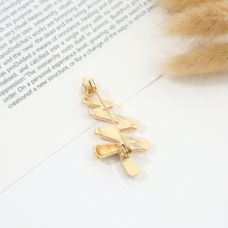 Luxury Rhinestone Christmas Tree Brooch Elegant Refined Brooch Women Collar Pins Brooches Versatile Jewelry Xmas Gifts