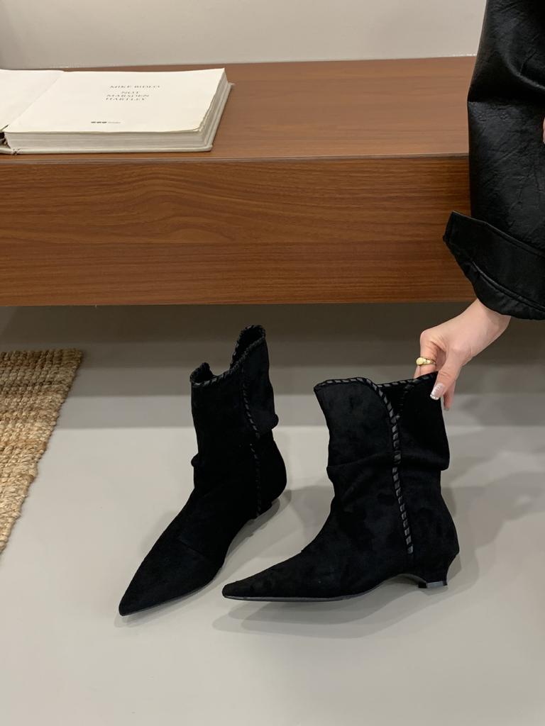 2025 Autumn New Retro Low-heeled Maillard Short Boots Pleated Thin Pointed Pile Boots Women