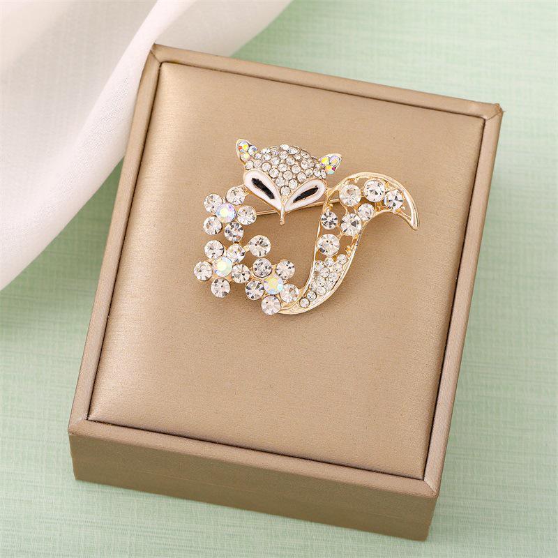 Luxury Animal-Themed Corsage: Elegant Holiday Gift for Women