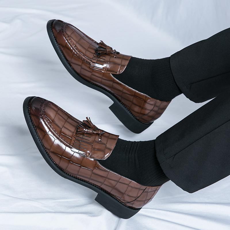Mokasyny męskie Wingtip Dress Formalne lakierowane skórzane buty męskie zielone smokingi ślubne marynarki buty siodłowe duże rozmiary