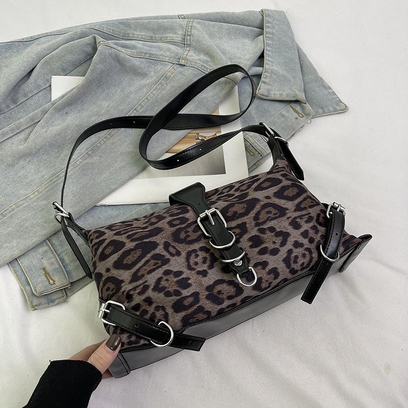 

Весенний популярный рюкзак с леопардовым принтом большой вместимости женский 2025 новый универсальный мессенджер повседневная плечевая сумка-тоут серый