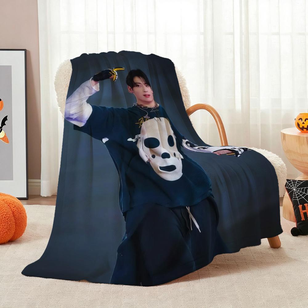 White Hockey Mask Print Theme Printed Blanket Thick Warm Fleece Blanket For Living Room Bedroom Recliner Home Party Decor Christmas Gift