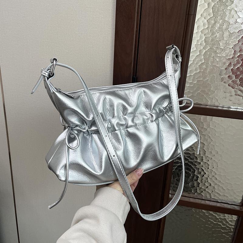 

Bag commuter underarm bag women s 2025 new pleated shoulder bag fashion cloud bag simple messenger bag срібний