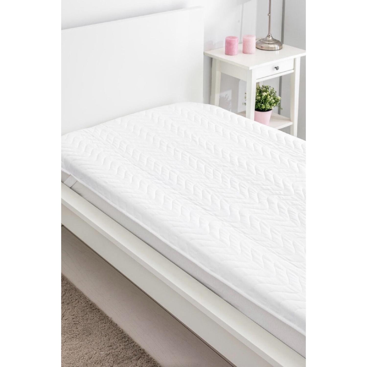 

Эластичный наматрасник со стеганым уголком Защитный наматрасник 60 x 120 белый