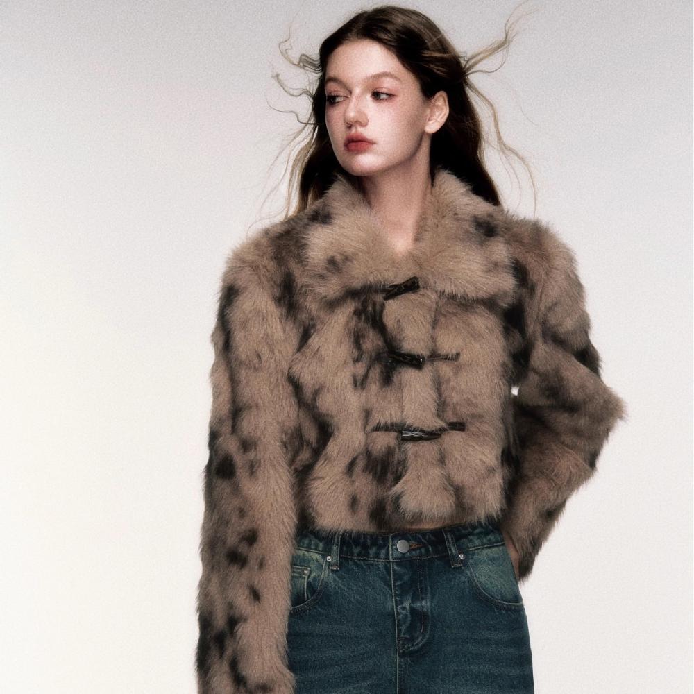 Stylish retro sweet and cool horn buckle short leopard print imitation fur coat women's 2025 autumn and winter warm fur fur top