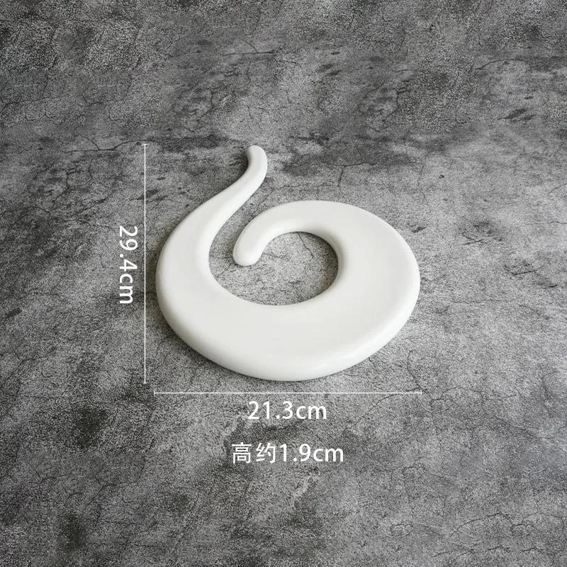 

Неправильной формы керамическая плоская тарелка чисто белого цвета, десертная, закусочная, тарелка для суши, тарелка для молекулярной кухни, специальная посуда