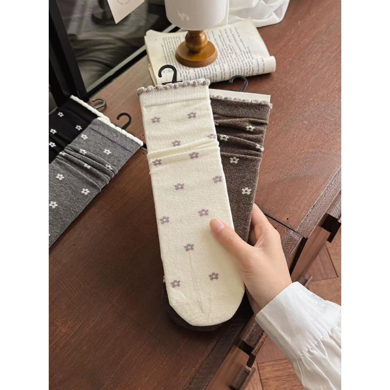 Female Spring and Autumn Floral Contrast Color Lace In The Tube Pile Pile Cotton Socks