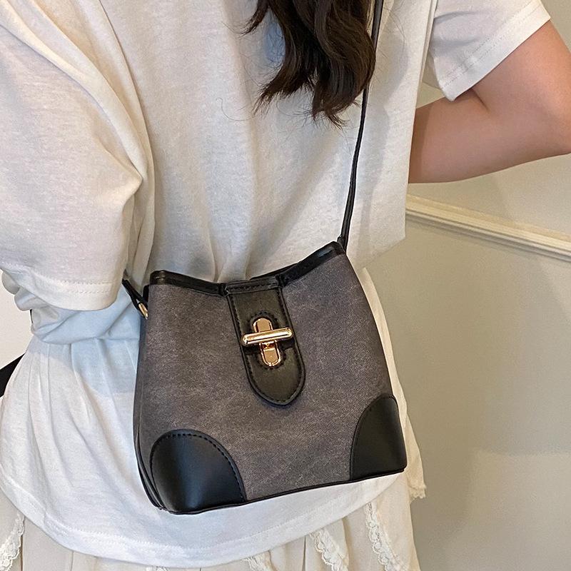 Large-capacity Contrasting Color Bucket Small Bag Women's 2025 New Fashion Hand-held Versatile Messenger Bag, Premium Texture Shoulder Bag