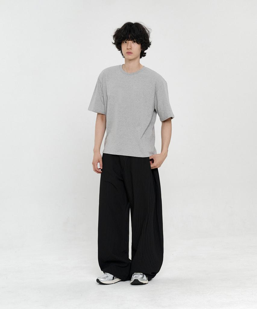 SIGNATURE Multi-Tuck Wide Slacks [Black Stripe]