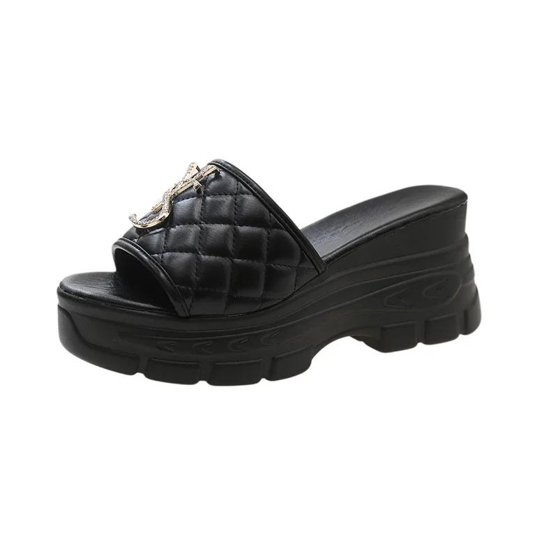 2026 Damen Luxus Sandalen Freizeit Leichte Schuhe Damen Rutschfeste Außen Hausschuhe Damen Sommer Plateau Buchstaben Sandalen
