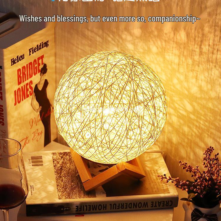 Kreative Rattan-Kugel-Tischlampe: Schlafzimmer Nachttischlampe mit Sternenhimmel-Projektion für Kinder oder Mädchen