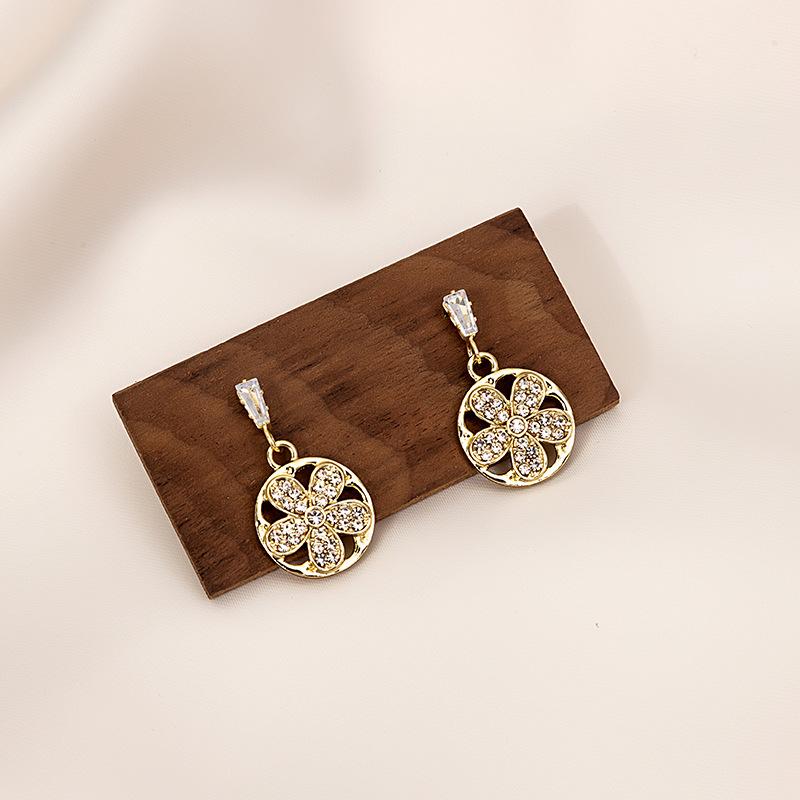 

Модные лаконичные серьги из живых цветов с цирконием, универсальные и шикарные серьги для стильных девушек. золотой