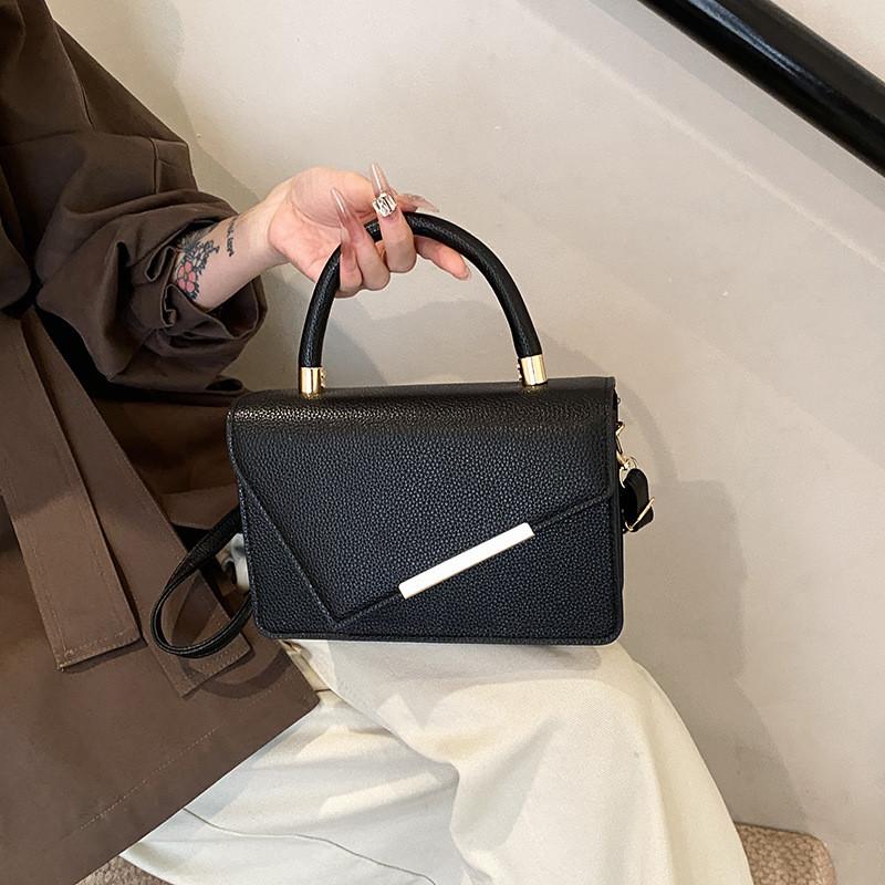 Chic And Modern Small Square Bag For Women In Trendy Colors Perfect For Fall And Winter