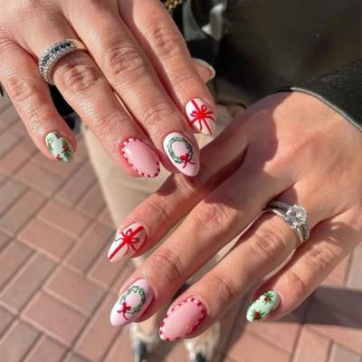 24 UÑAS POSTIZAS DE REGALO DE NAVIDAD Rojo Verde Patrones de Anillos de Lazo Uñas Postizas Francesas para Mujer Dulce Invierno Almendra Presionar en Puntas de Uñas