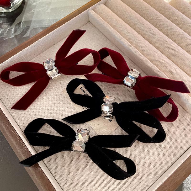 High-End Retro Velvet Rhinestone Black Bow Hairpin for Women