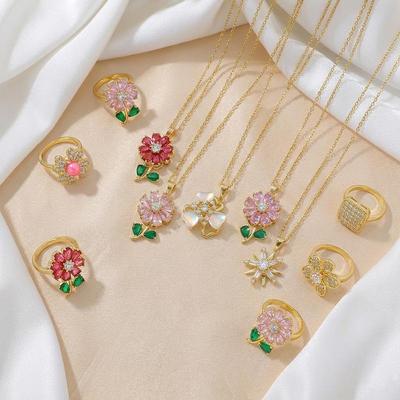 Women's Rotatable Flower Necklace - Titanium Steel Elegant Collarbone Chain Jewelry