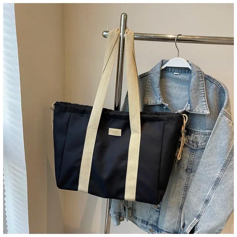Large Capacity Nylon Bag Versatile Casual Shoulder Lock Bag Soft and Soft Pendular and Trendy Monochromatic High Quality