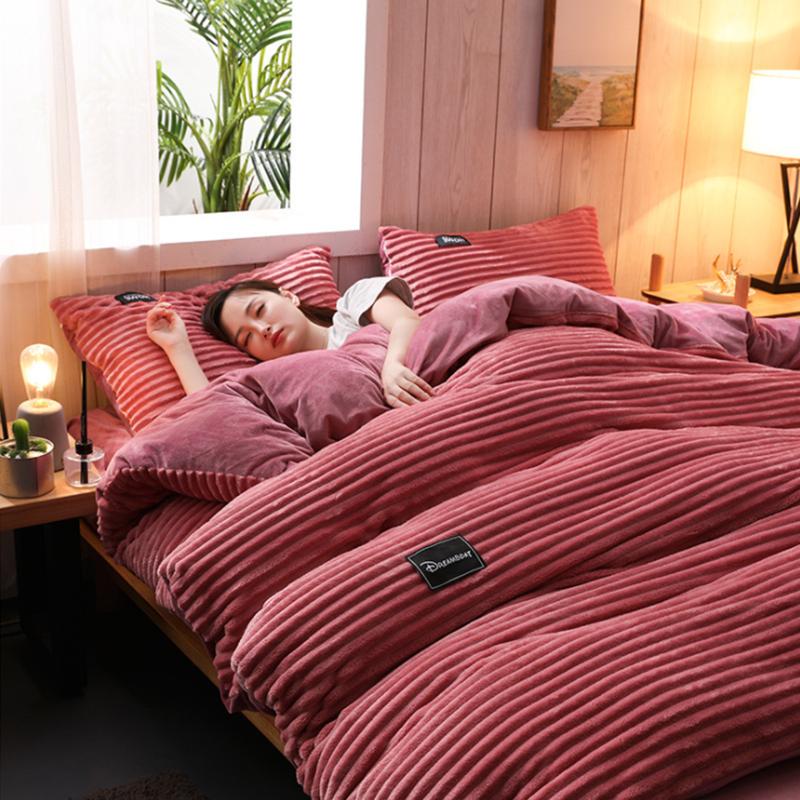 Flanela de inverno quatro peças capa de edredão grossa fronha de lã coral colcha capa de cama de três peças