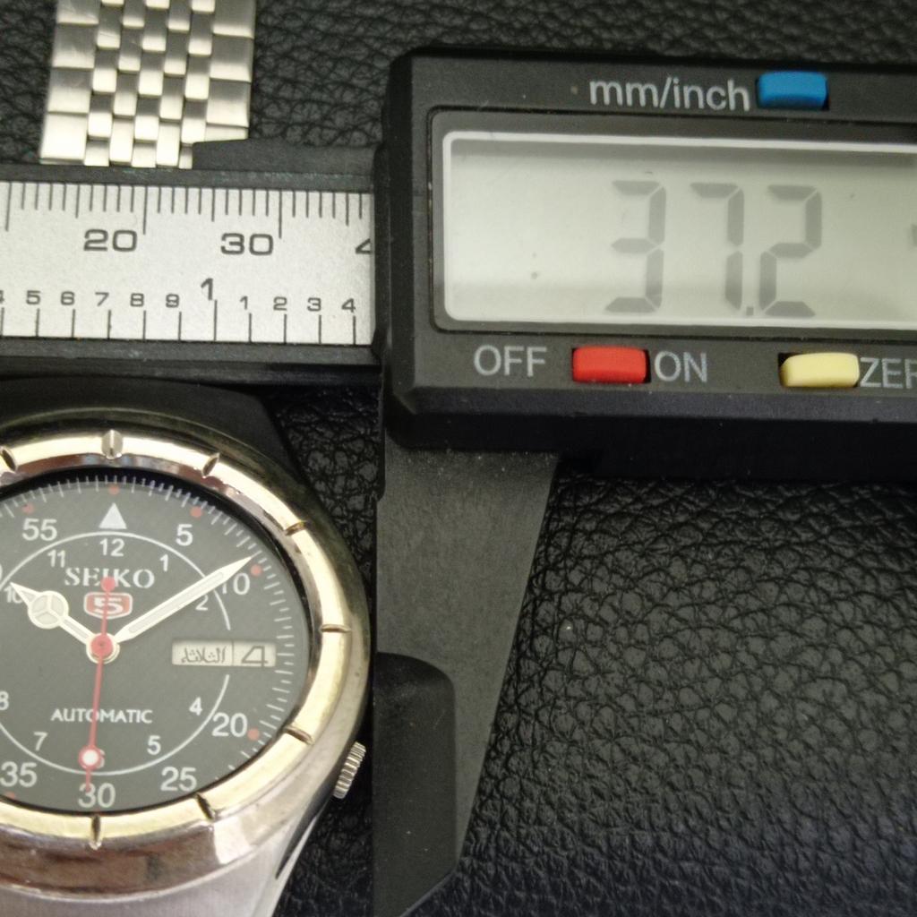 GENUINE VINTAGE SEIKO 5 AUTOMATIC 7019A JAPAN MENS BLACK DIAL WATCH a702413-5 R124-a702413