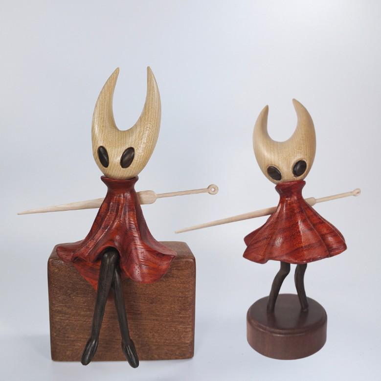 Boxed Hollow Knight & Hornet Solid Wood Carving Ornament Hornet 15 cm