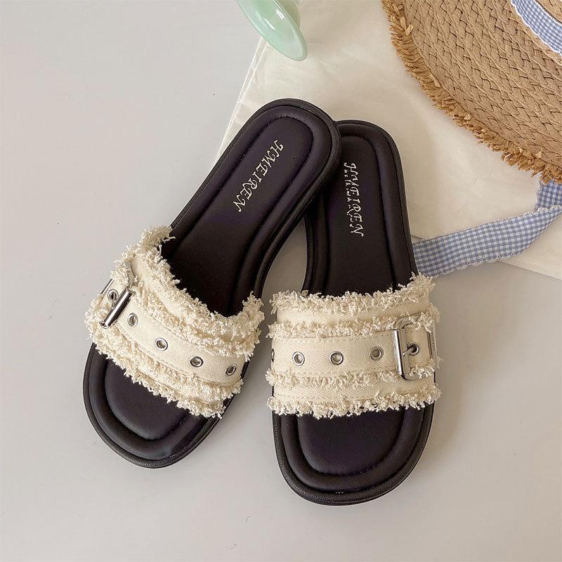 Internet celebrity cool slippers women's summer wear 2025 new super fire belt buckle one word flat bottom non-slip beach shoes