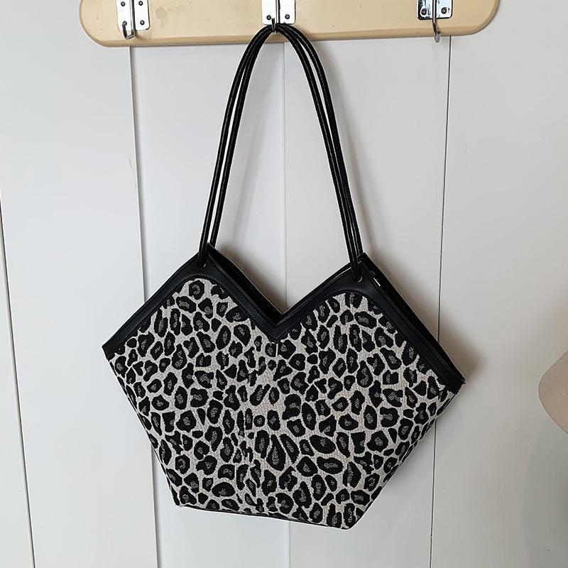 

В этом году популярная сумка с леопардовым принтом, модная женская сумка-тоут, высококачественная фактурная сумка через плечо