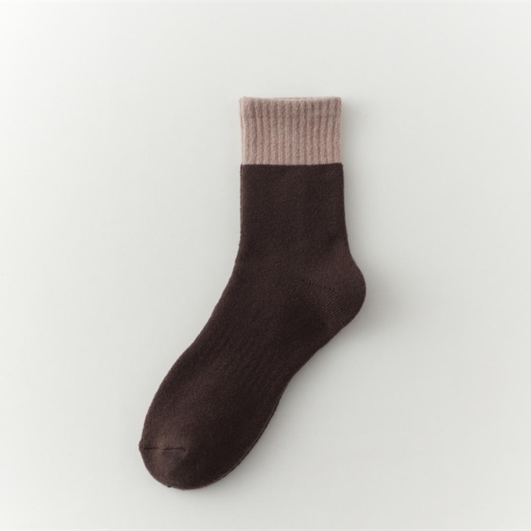 

Утолщенные детские бархатные теплые носки женские мягкие вощеные приятные для кожи трендовые контрастные цвета махровые внутренние женские носки среднего размера One Size темно-коричневого