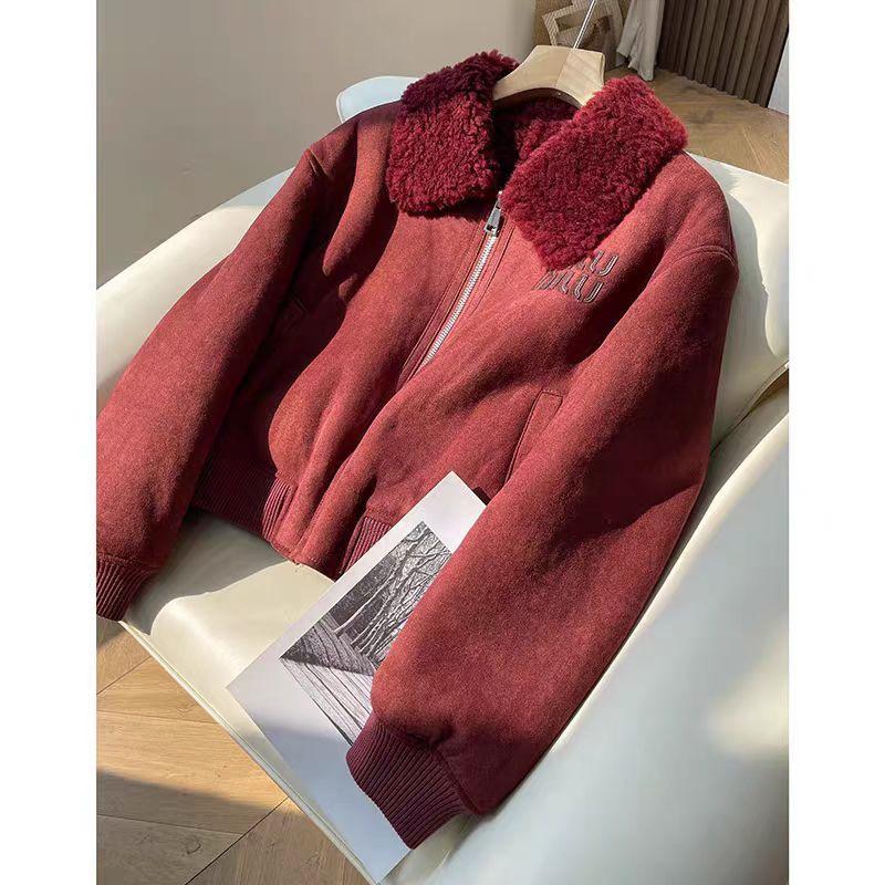 

Женская зимняя замшевая куртка MM High-End с меховым воротником Small вино красного