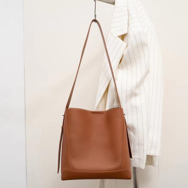 Fashionable and Elegant Simple Genuine Leather Casual Women's Bag 2025 New Trendy Texture Bucket Bag Simple Shoulder Crossbody Bag