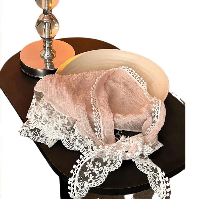 Prancūziška Idiliška Balta Nėriniuota Trikampė Skarelė Galvos Juosta Prancūziška Krepšio Galvos Mada Nuotrauka Gėlė