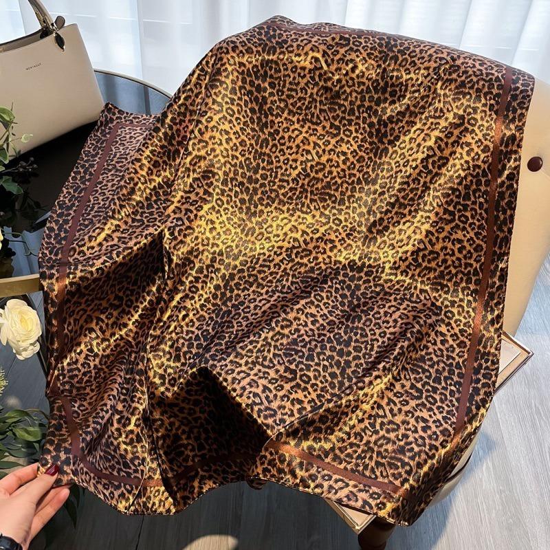 90cm Leopard Print Satin-Finish Scarf - Lightweight Simulated Silk Square for Women Spring Summer Versatile Chic