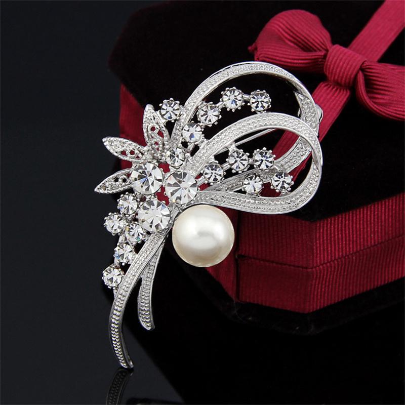 Elegant Narcissus Brooch Pearl-Embellished  Flower Pin For Clothing