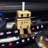 Schuddende Houten Robot & Etherische Olie Diffuser Handgemaakte Schuddende Voeten Houten Pop Wankelende Robot Auto Charmante Kleine Zwarte Walnoot