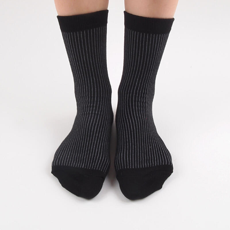 trap_black mid-calf socks