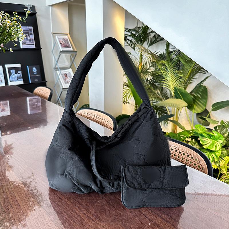 

Casual large-capacity handbag bag women s nylon new simple multi-piece set versatile commuter fashion shoulder armpit bag чёрный