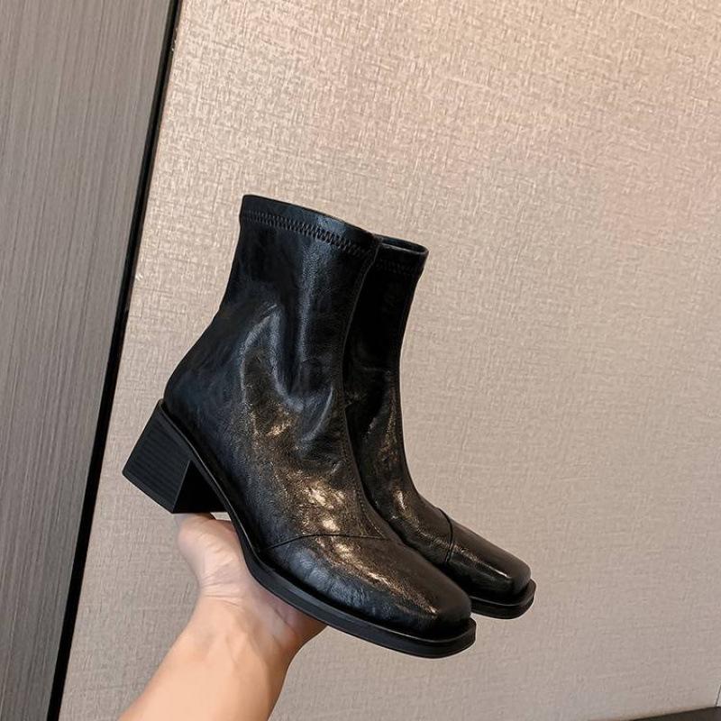 Autumn and winter women's Martin boots solid color leather large size women's boots versatile square heel leather boots new cowhide medium boots women