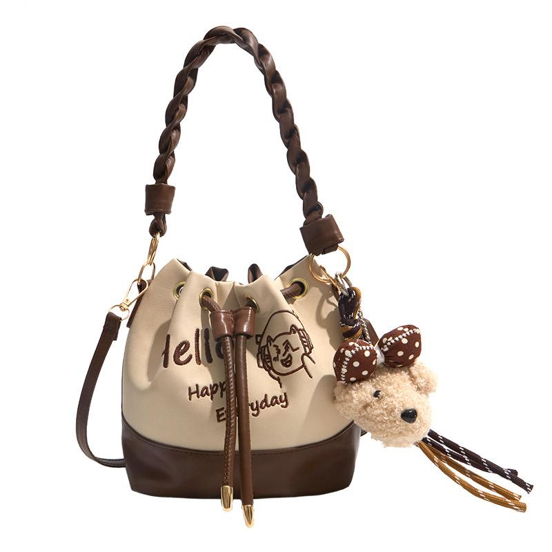 Contrasting color splicing women's bag 2026 new fashion trend retro style versatile casual simple portable messenger bucket bag