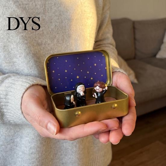 Artistic Desktop Decor 3Pcs/Set Mini Praying Figurines in A Box with Starry Sky, Scene Micro Landscape Ornament Religious Ornament, Portable