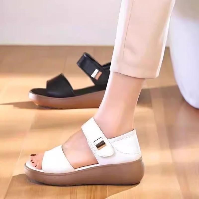 Sandals Women's Fashion Temperament Soft Sole Summer New Sandals Versatile Non-slip Outer Wear Heightening Mother Women's Sandals