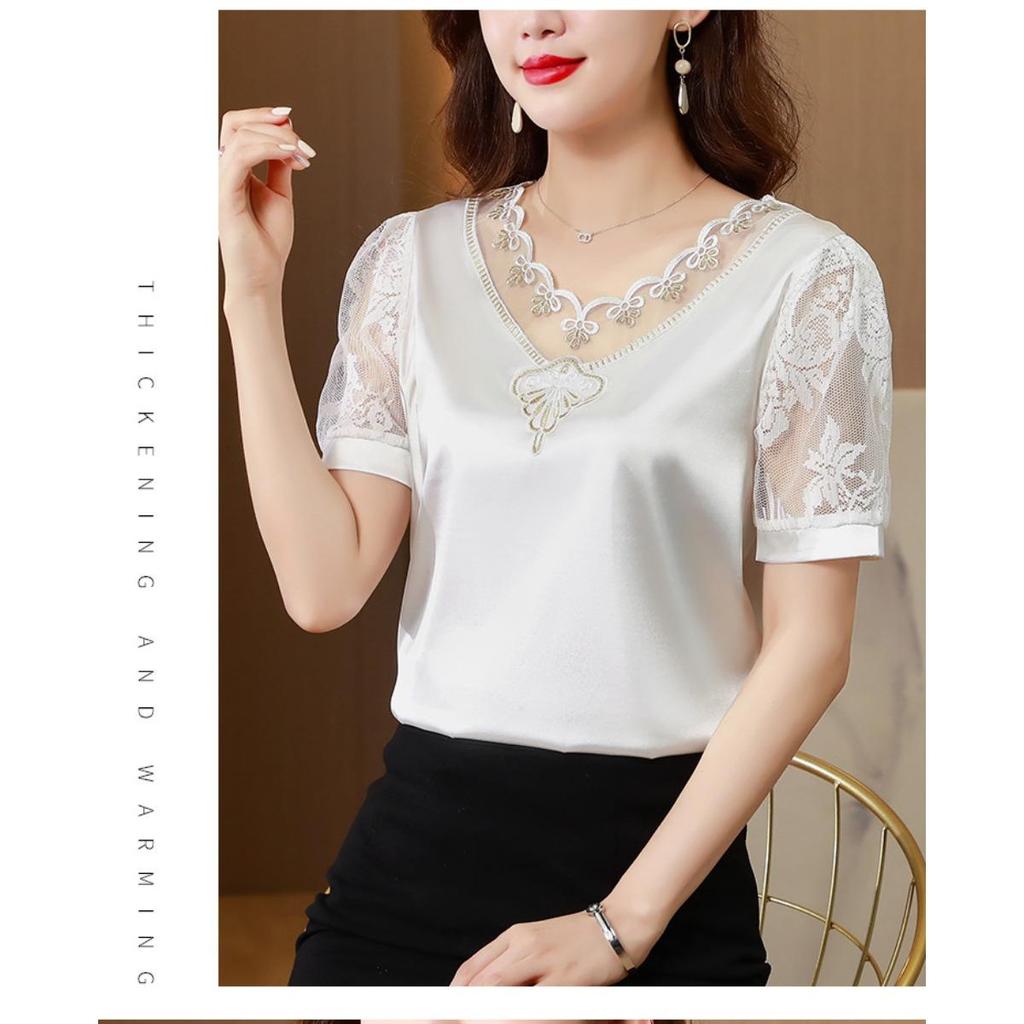 T-shirt a maniche corte in rete con scollo a V da donna per l'estate, maglietta base alla moda in pizzo e stile western, design con un tocco di raso top versatile