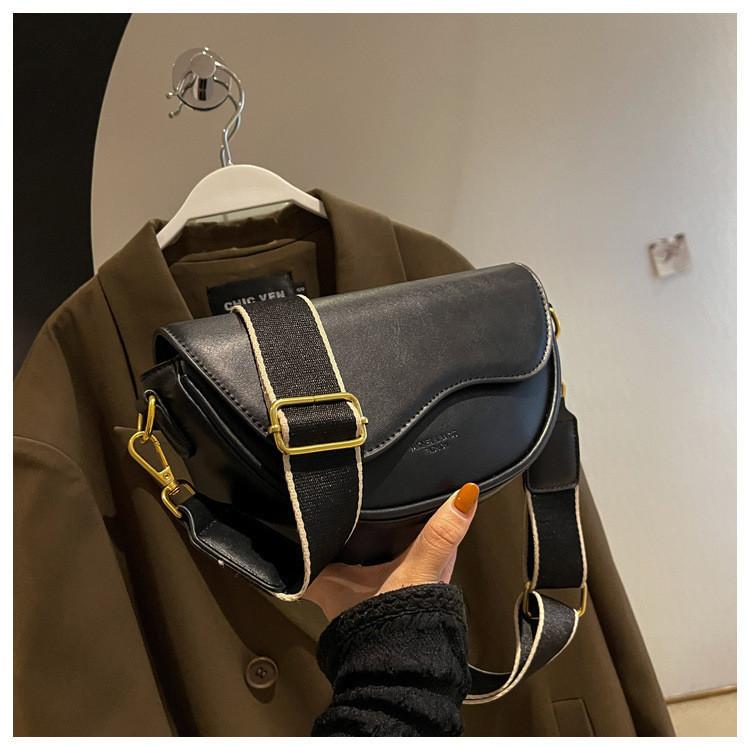 High-quality Minimalist Design Shoulder Bag 2023 Autumn Winter New Women's Bag Crossbody Bag Single Shoulder Underarm Saddle Bag