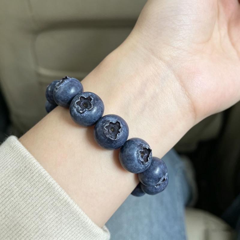 Süßes Realistisches Blaubeer Perlenarmband Handgemachtes Frucht Elastisches Armband Skurriler Kawaii Schmuck für Damen Mädchen Geburtstagsfeier Geschenk